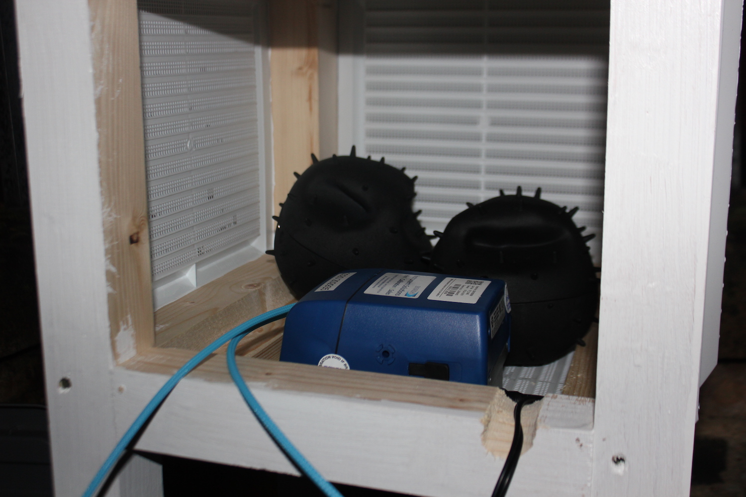 Two Dustbox 2.0s and a Sidepak reference monitor inside a Stevenson screen